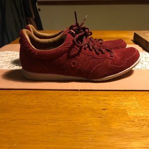 Maroon saucony sneakers 10